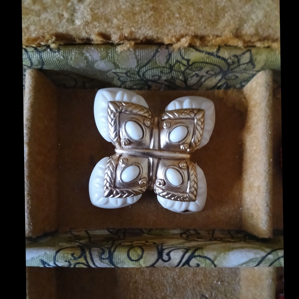 Vintage White and Gold Brooch